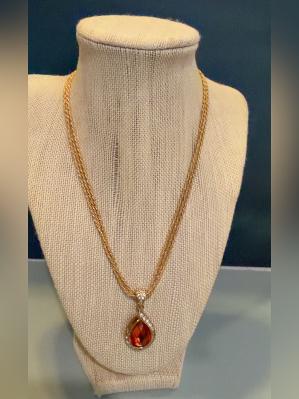 Avon NIB Presidents recognition necklace reversible 2006-2007 red/orange stone.